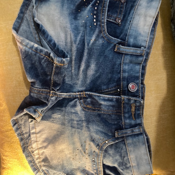 Shorts - Picture 1 of 2